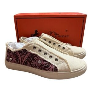 NWT Montana West Canvas Slip-On Sneakers Pink Tooled Size 9